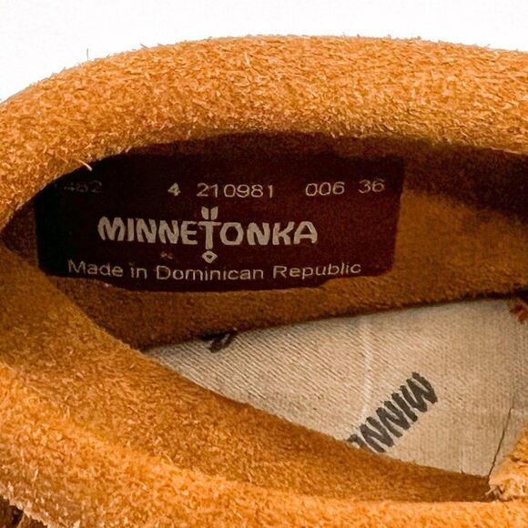 Minnetonka Fringe Soft-sole Boot, Size 4 - Picture 5 of 5